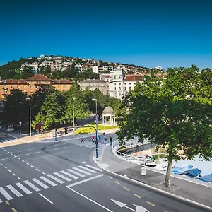 Deluxe & Revis , Rijeka Kroatien